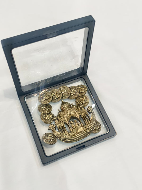 Elegant High-Quality Metal Brooch with Decorative Buttons