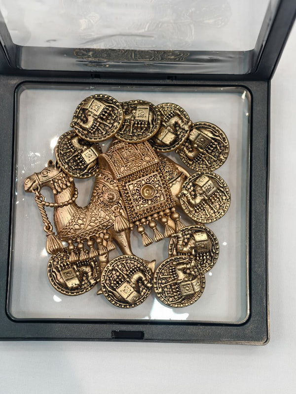 Elegant High-Quality Metal Brooch with Decorative Buttons